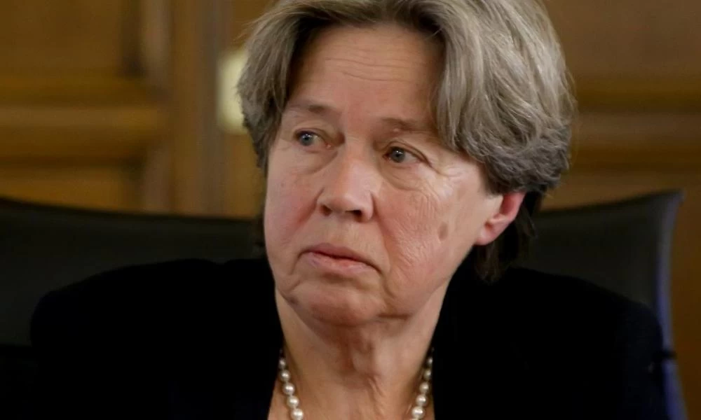 Λινού: "Να επανεξεταστούν τα μέτρα χαλάρωσης για τους εμβολιασμένους"